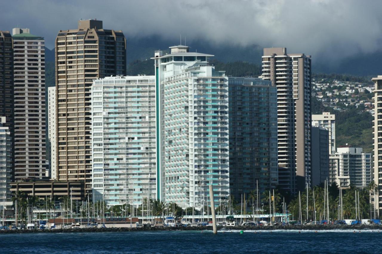 Waikiki Marina Resort At The Ilikai Honolulu Exterior photo