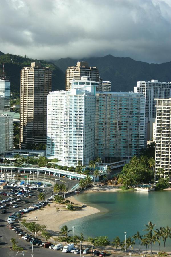 Waikiki Marina Resort At The Ilikai Honolulu Exterior photo